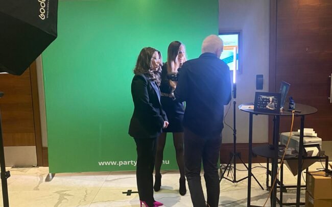 2 women and photographer using green screen event photography